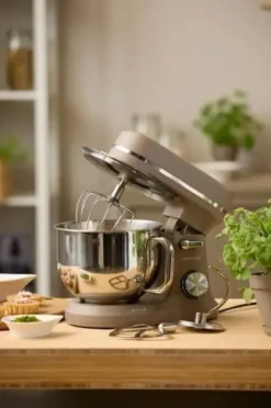 Blomsterbergs Røremaskine 800W Latte