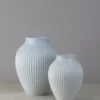 Knabstrup Vase med riller 20 cm mat ice blå