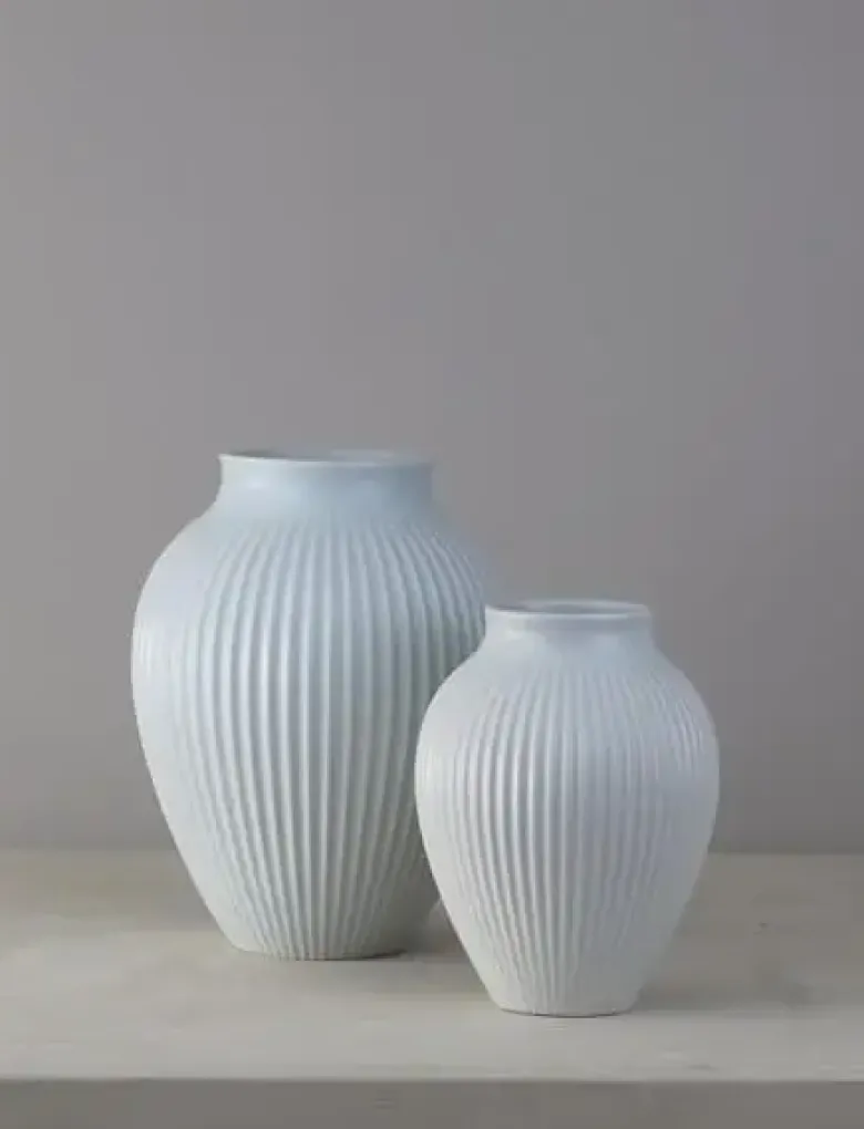 Knabstrup Vase med riller 20 cm mat ice blå