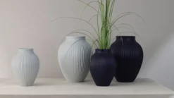 Knabstrup Vase med riller 20 cm mat ice blå