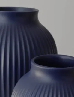 Knabstrup Vase med riller H20 cm mat mørk blå