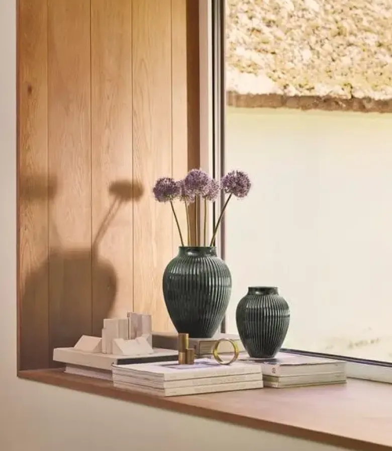 Knabstrup Vase med riller H20 cm Mørk grøn