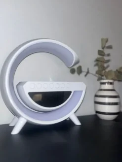 Lampe med trådløs oplader og Bluetooth højtaler