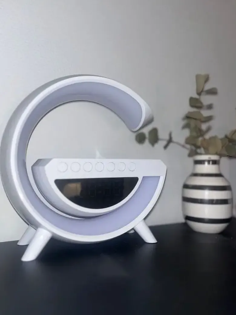 Lampe med trådløs oplader og Bluetooth højtaler