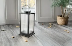 Lanterne med riflet glas og LED bloklys H48 cm.