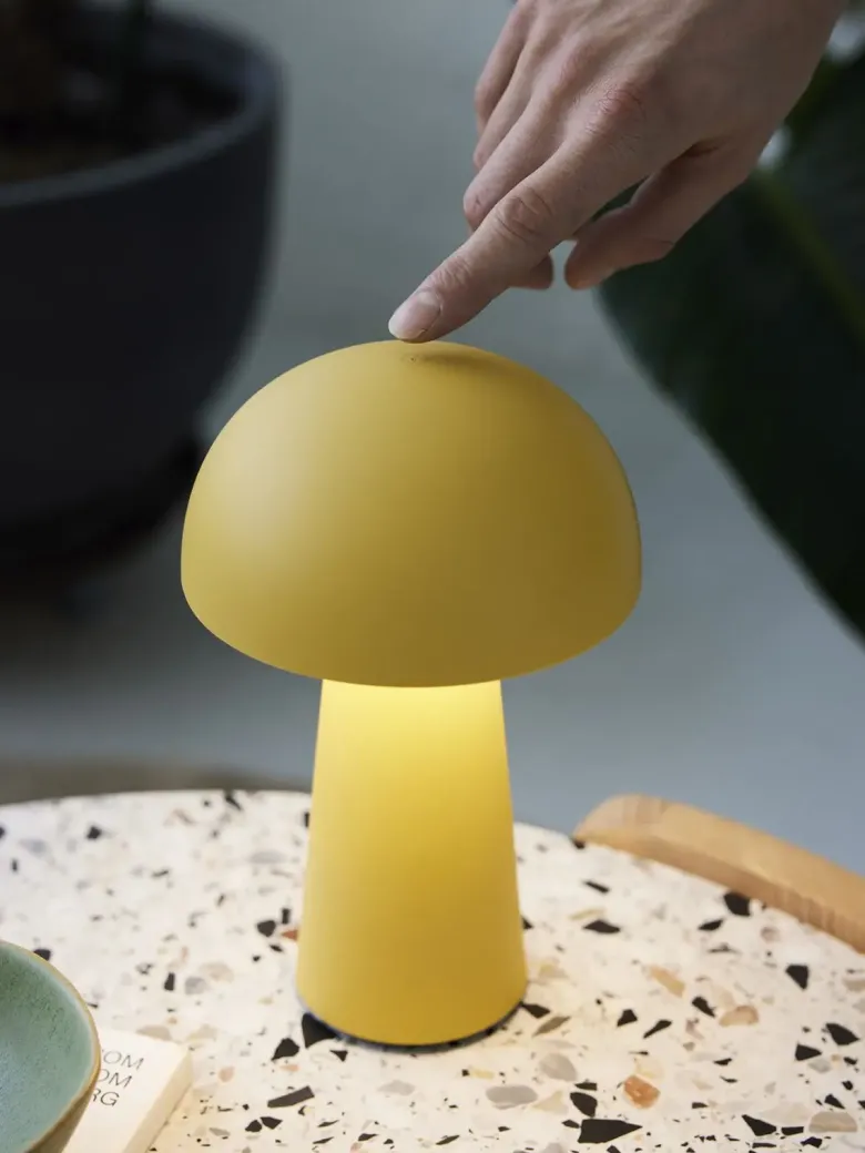 Move Genopladelig bordlampe gul
