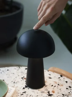 Move Genopladelig bordlampe sort