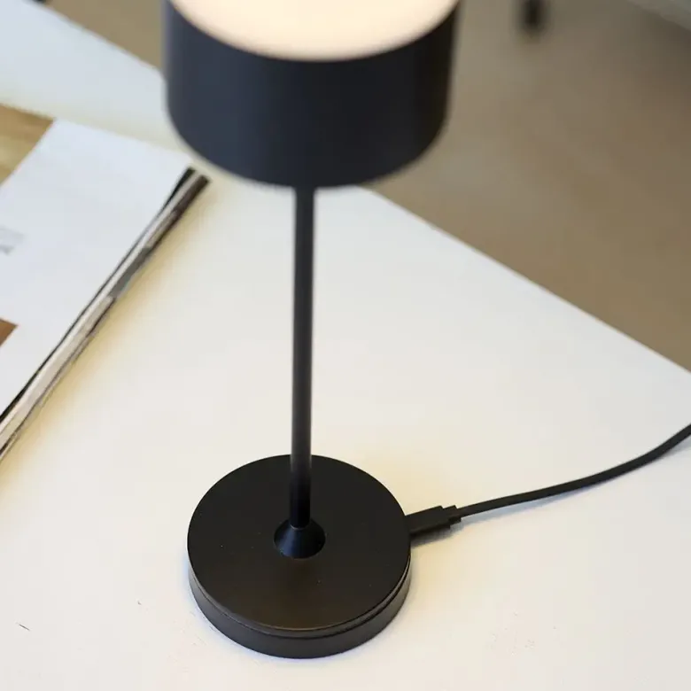 Nielsen Light Bistro Genopladelig Bordlampe Sort