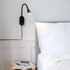 Nielsen Light Eye Væglampe med USB stik & lysdæmper Sort