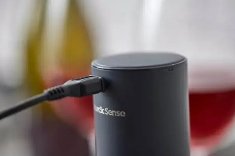 Nordic Sense Vinåbner batteridrevet mat sort