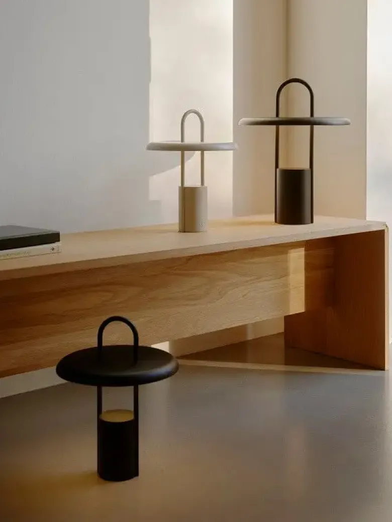 Stelton Pier portable LED bordlampe H 33.5 cm sand