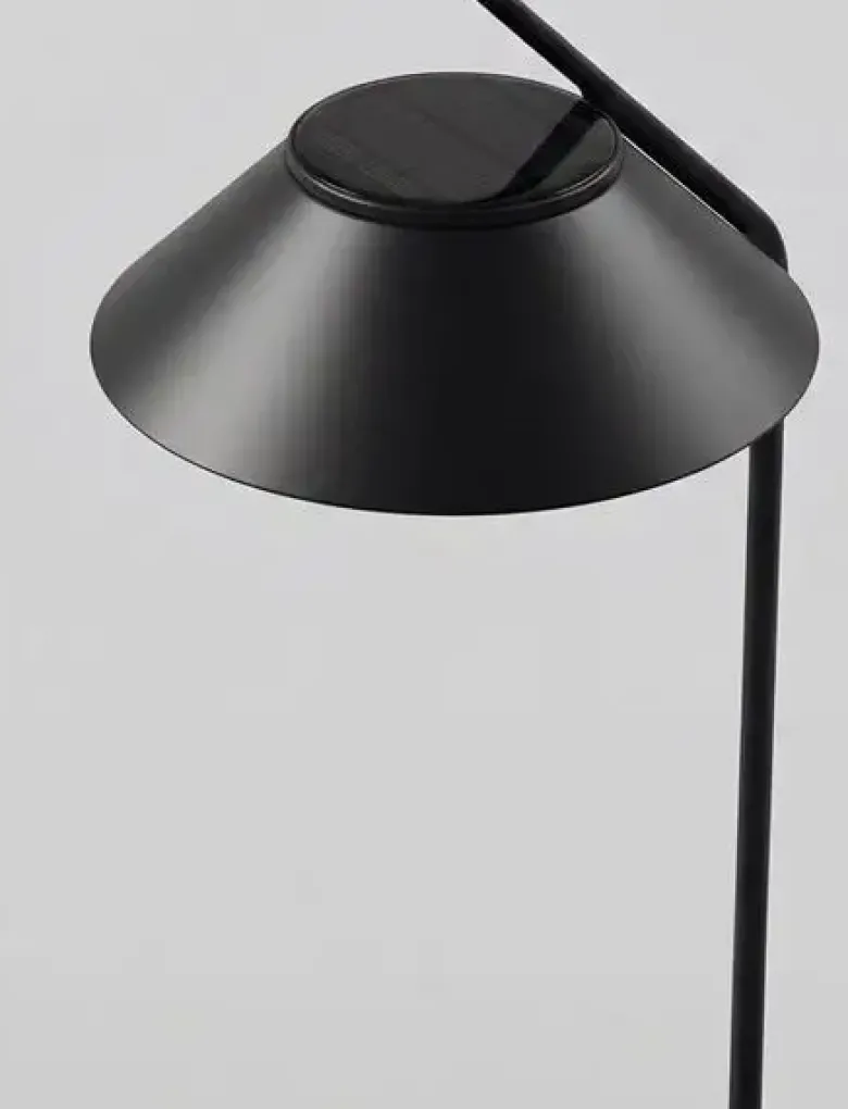Stelton Vinkel LED solcelle lampespyd sort H 108,5 cm