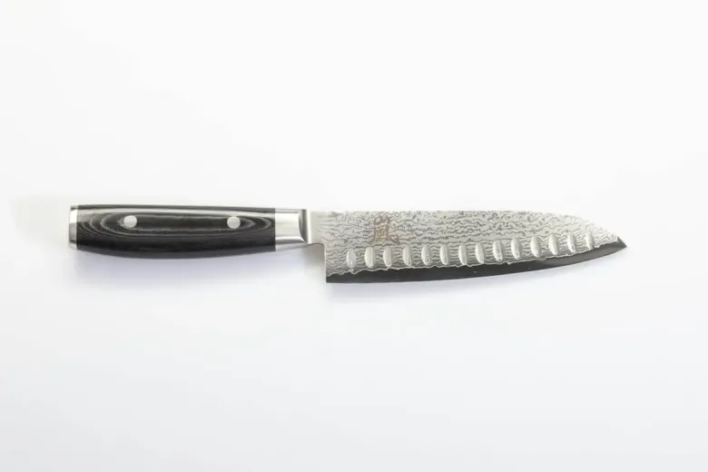 Yaxell RAN Santokukniv med luftskær 16,5 cm